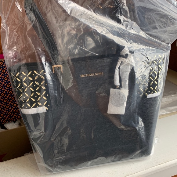 Michael Kors Jet Set Travel Tote - Black - Picture 4 of 4